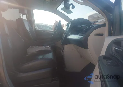 2015 Chrysler Town & Country Touring z USA, uszkodzony, nr VIN 2C4RC1BG1FR699605